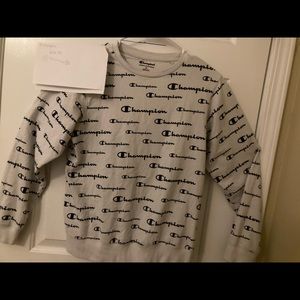 White/Navy Champion Sweatshirt Youth XL (Fits Like Men Small)